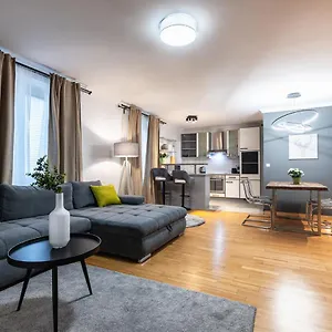  Appartamento Live Centrally In A Spacious And Modern In